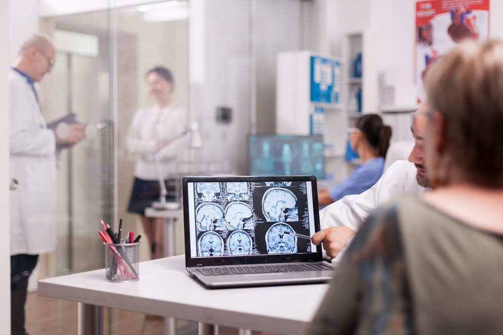 Când trebuie făcut un RMN cerebral