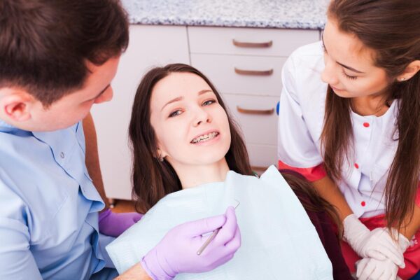 Cum se montează aparatul dentar: etapele tratamentului ortodontic