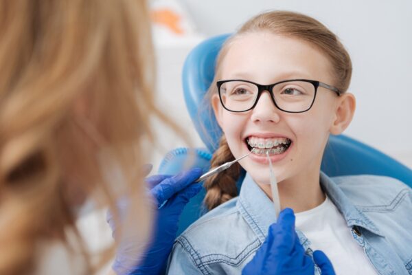 Cum știi dacă ai nevoie de aparat dentar