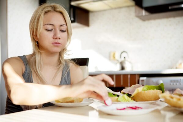 Dieta fără cină funcționează? Avantaje, dezavantaje și greșeli frecvente