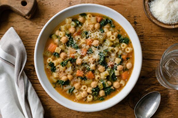Paste din năut cu legume, în stil minestrone: o rețetă pentru prânzul în diabet