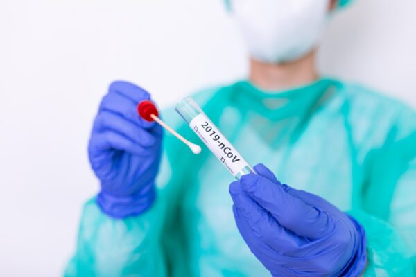 Test negativ la începutul unei viroze: de ce infecția nu este exclusă întotdeauna