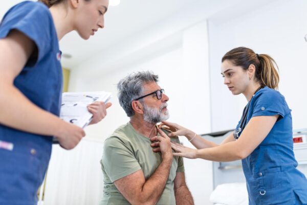 Tulburări de înghițire după AVC: de ce alimentația necesită evaluare