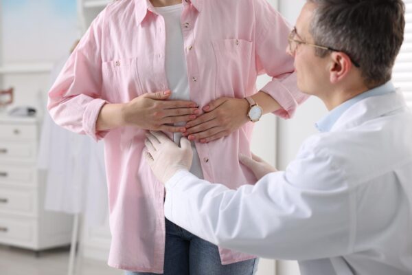 Balonare zilnică: de unde începe evaluarea gastroenterologică