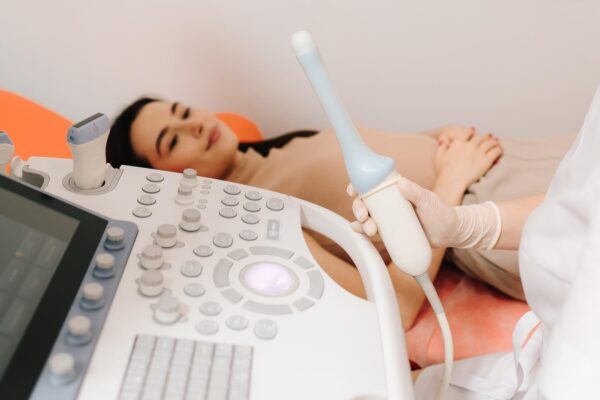 Ecografie transvaginală: cum te pregătești și ce poate arăta
