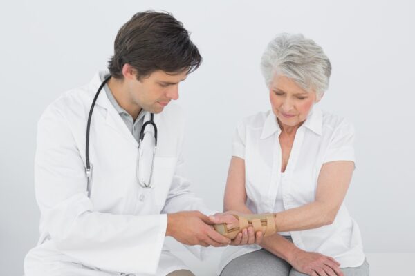 Fractură după o cădere ușoară: când este utilă evaluarea endocrină
