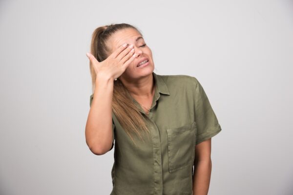 Pleoapă care tresare: ce factori pot favoriza fenomenul