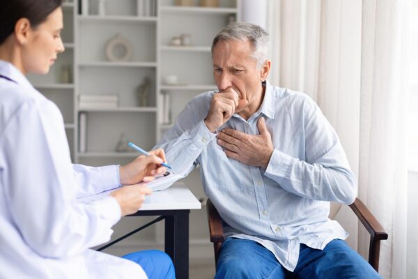 După pneumonie încă tușești: când este necesară reevaluarea
