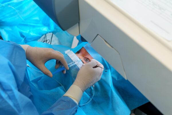 Injecțiile intravitreene: ce întrebări să pui înainte de tratament