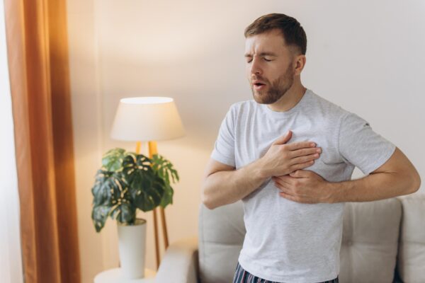 Embolia pulmonară: simptome pentru care trebuie chemat imediat ajutorul