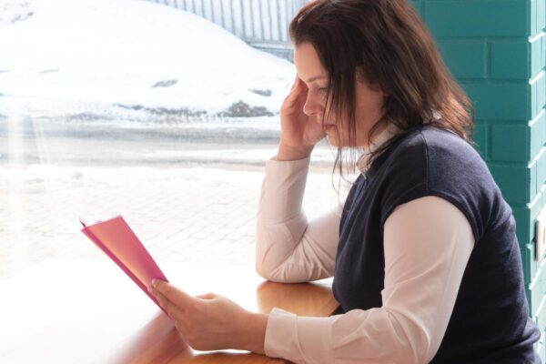 Migrenă legată de menstruație: cum folosești un jurnal al episoadelor